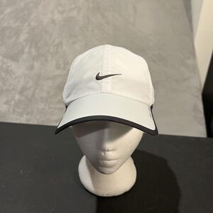 Nike Aeorbill Featherlight Hat Adult One Size Adjustable White Black Swoosh Run